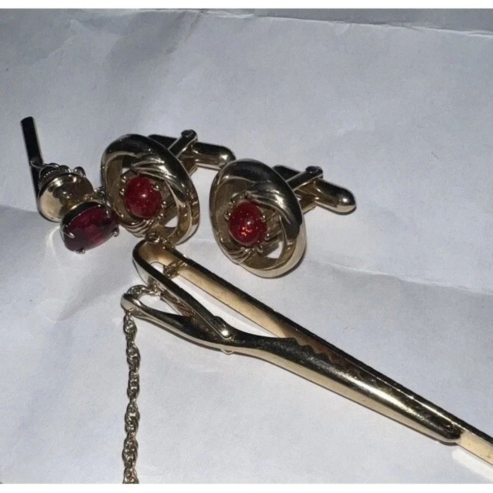 Vintage SWANK Red Cabochon Cufflinks Tie Bar Chain Set Gold Tone MCM Men Jewery